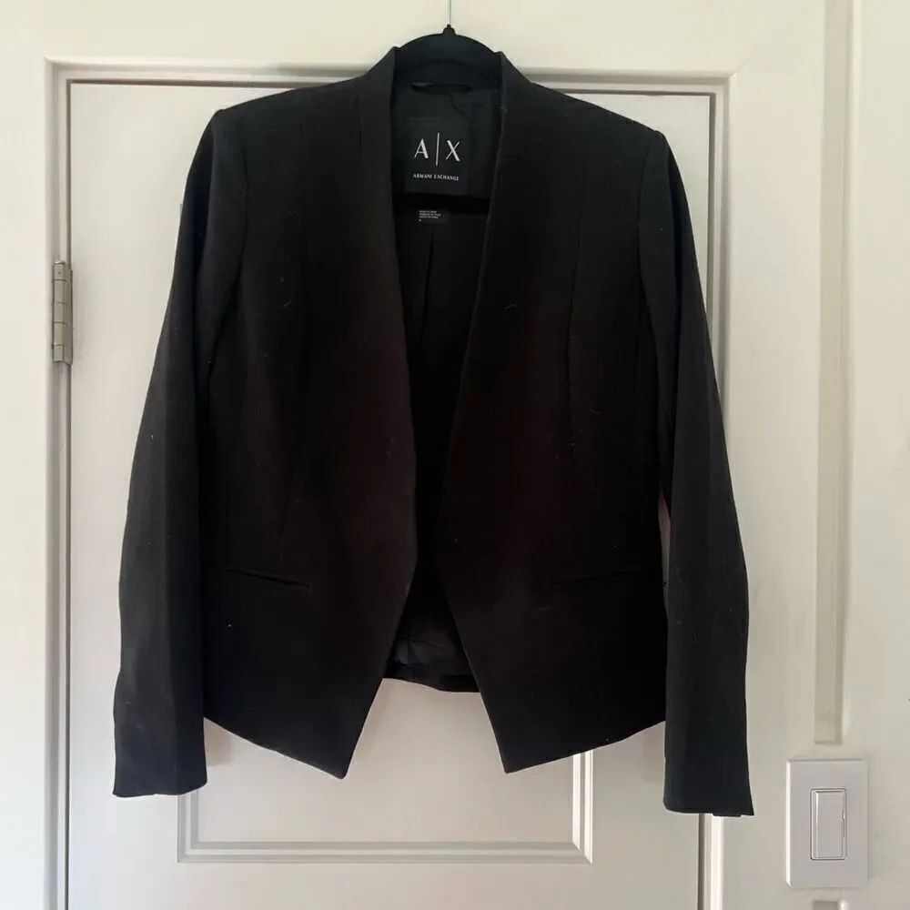 Women’s Armani exchange, black cropped blazer